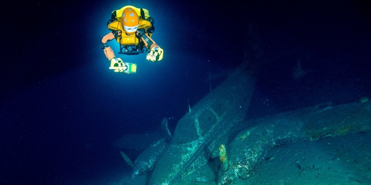 OceanOneK humanoid diving robot underwater.